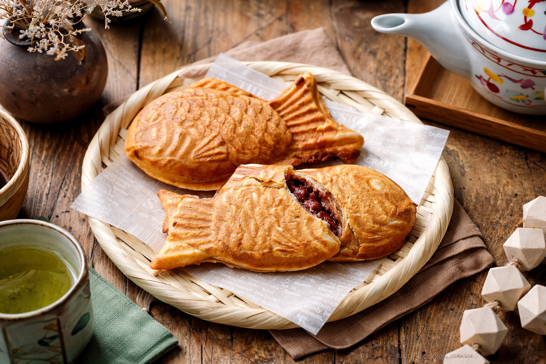 Taiyaki — Japan’s Sweet Fish-Shaped Treat (and the Story Behind It) 🐟✨